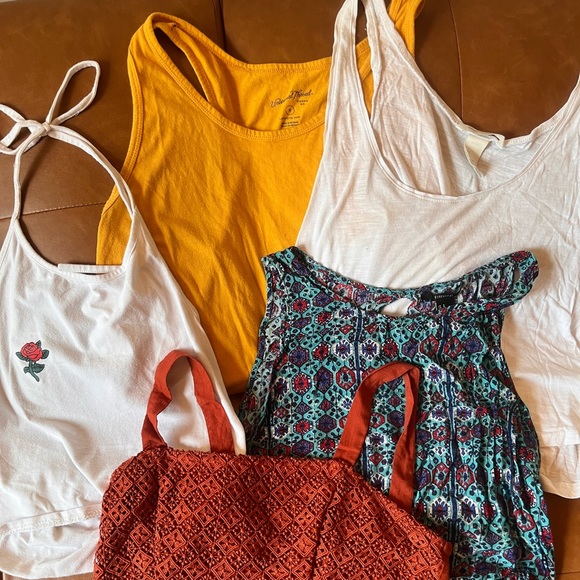 Summer top bundle - Picture 2 of 5